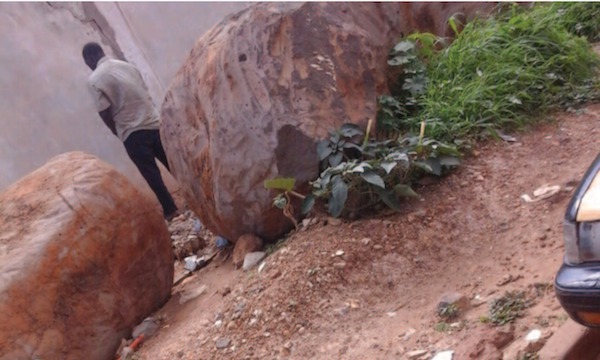 Rond-Point Case-Bi, Colobane, Marché liberté VI, Stade Léopold Sédar Senghor… Bienvenue dans les plus grands urinoirs à ciel ouvert de Dakar