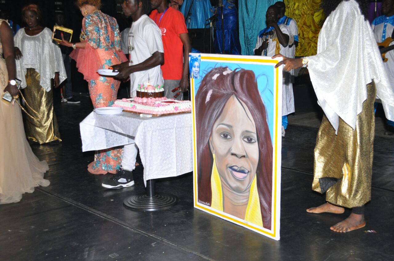 En images Ndiolé Fait vibré le Théâtre national Daniel Sorano avec ses Guest star.