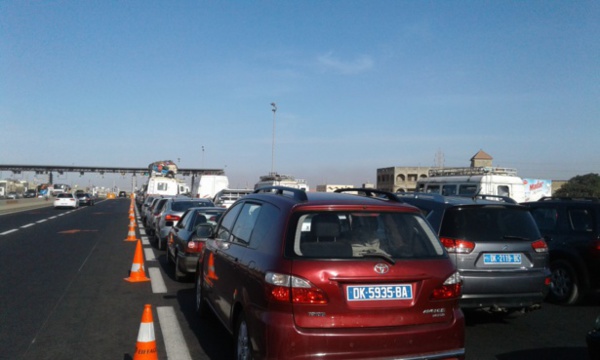 Embouteillages sur l'autoroute à péage: Inacceptable !