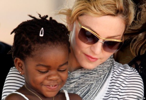 La justice du Malawi autorise Madonna à adopter des jumelles