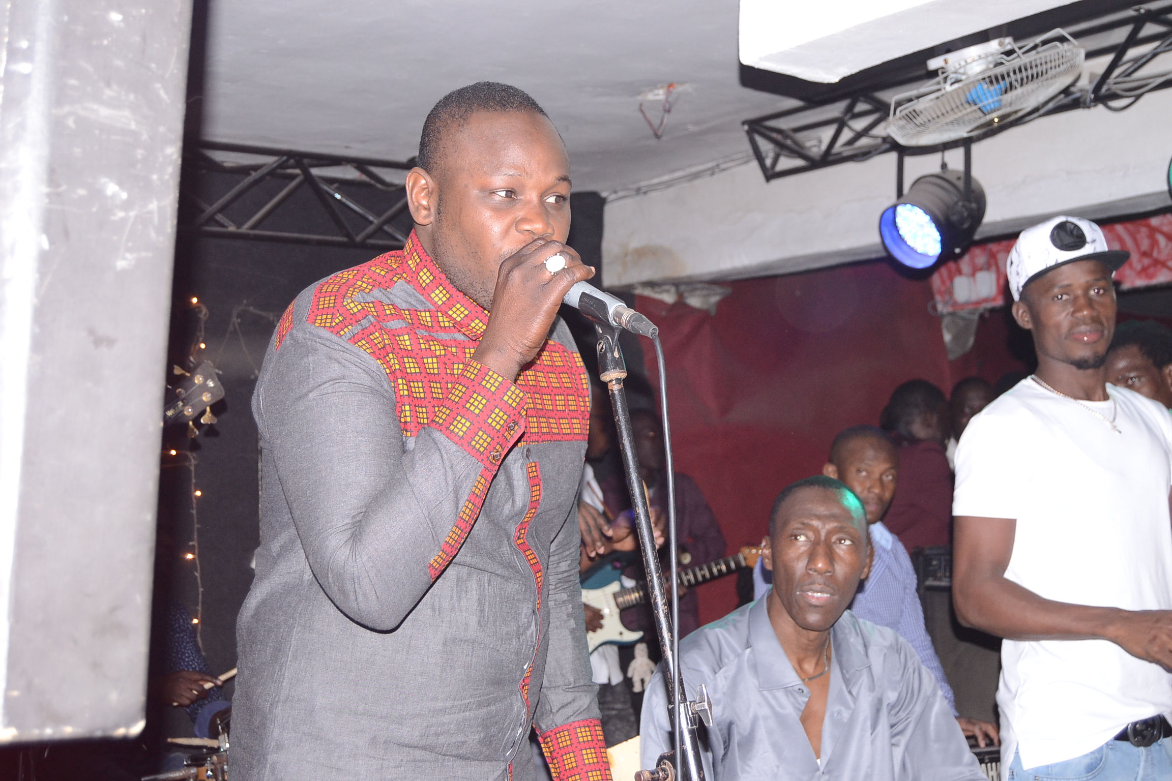 RAKHASS ANNIVERSAIRE: Assane Ndiaye chauffe l'Alize club. Regardez