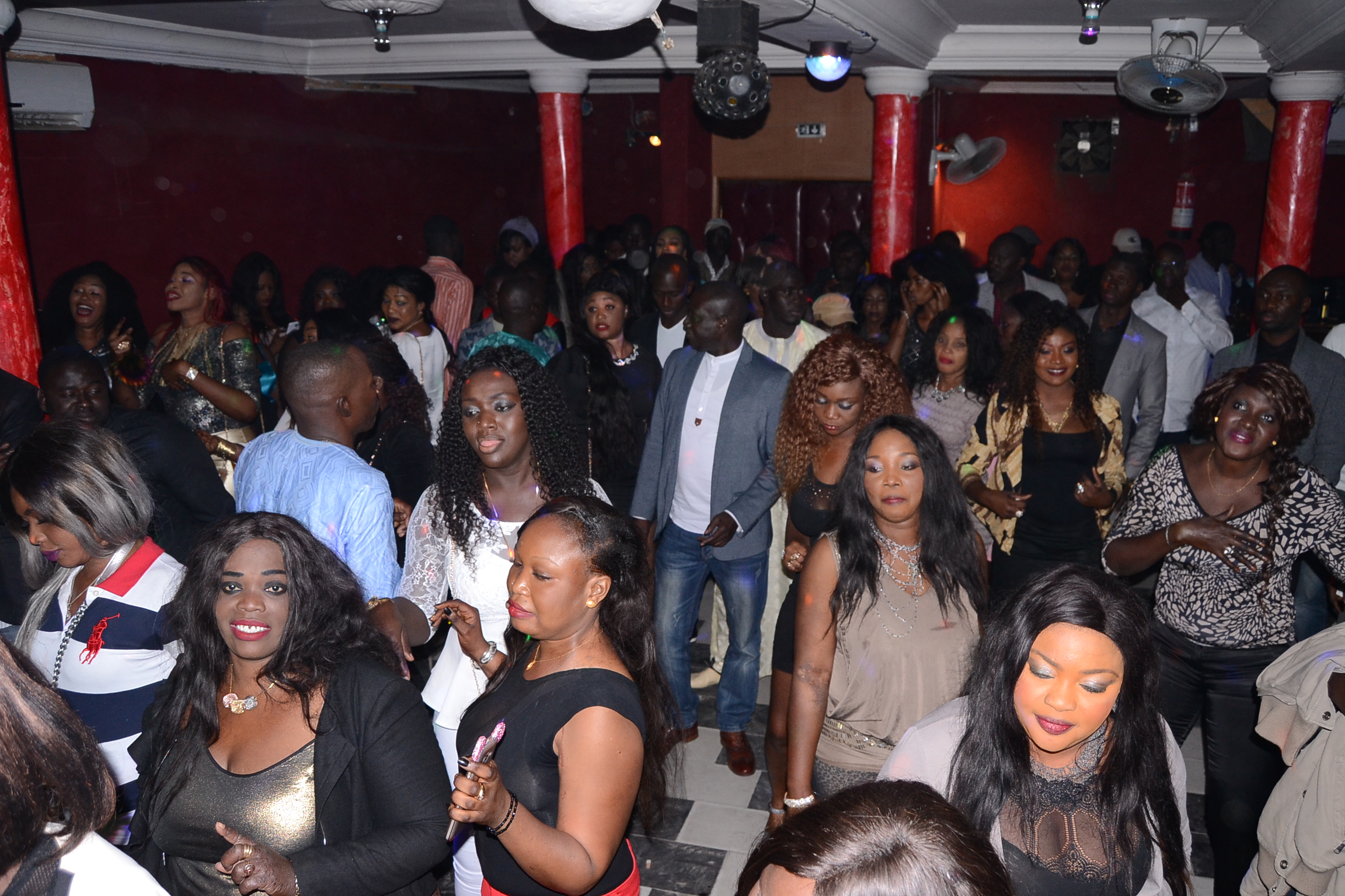 RAKHASS ANNIVERSAIRE: Assane Ndiaye chauffe l'Alize club. Regardez