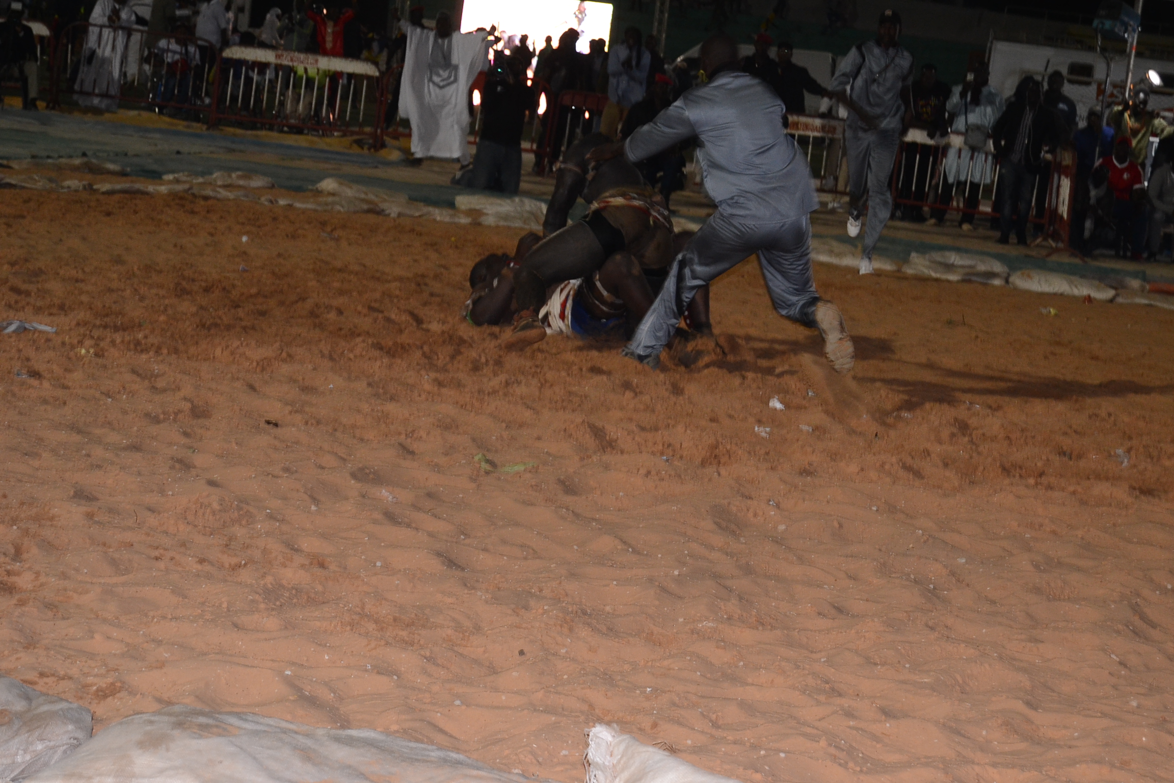 En images du combat de lutte Boy Niang vs Gouy Gui par PAF PRODUCTION de Pape Abdou Fall au stade Demba Diop.