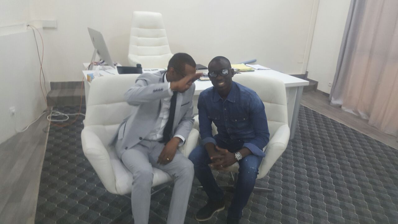 Pape Diouf a rendu visite son idole, son grand frère Youssou Ndour pour solliciter des prières pour la nuit des fans ce vendredi au Grand theatre.