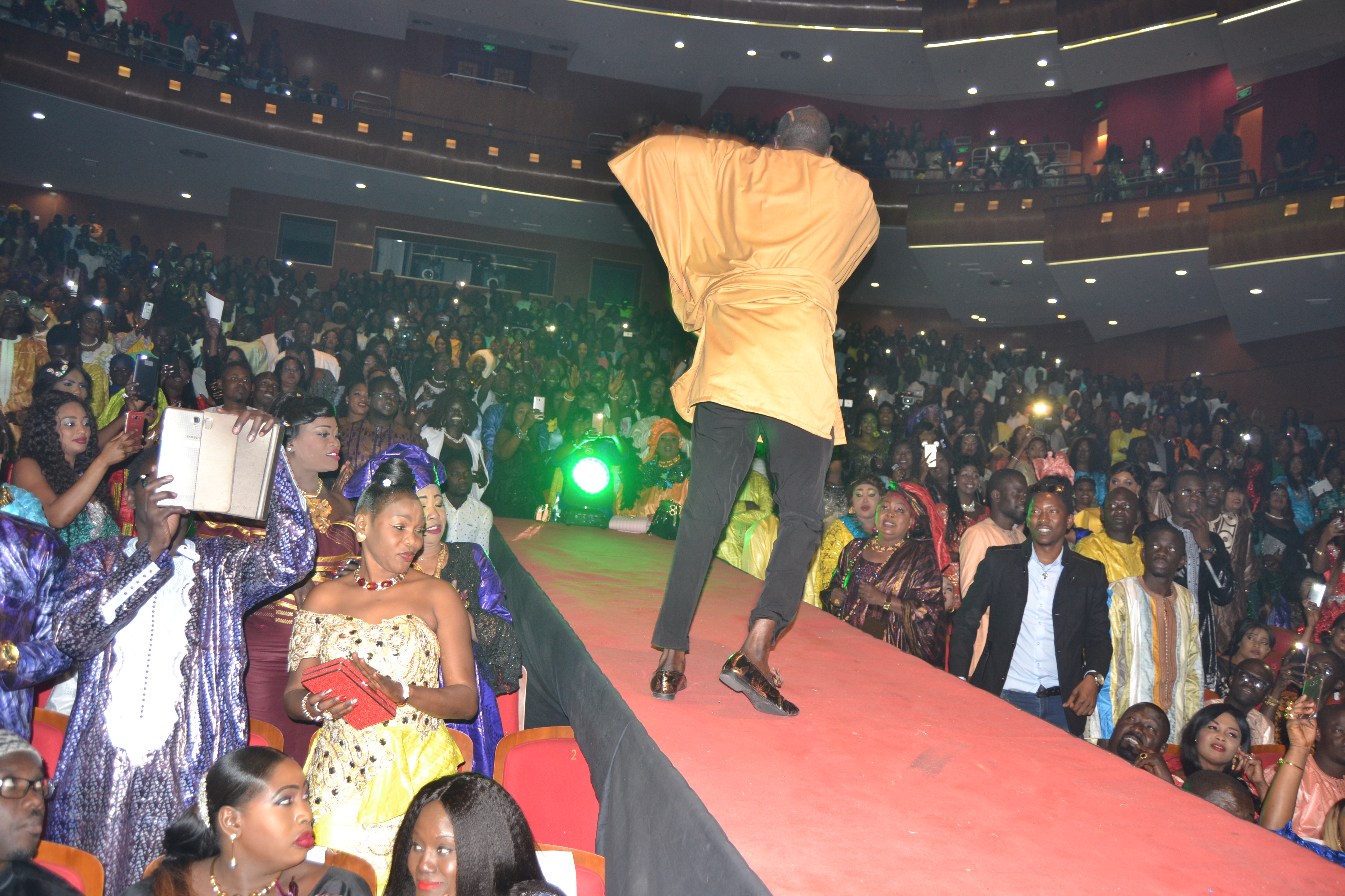 GOUDI FANS YI: Le chalenge day de Pape Diouf à guichet fermé au grand theatre.