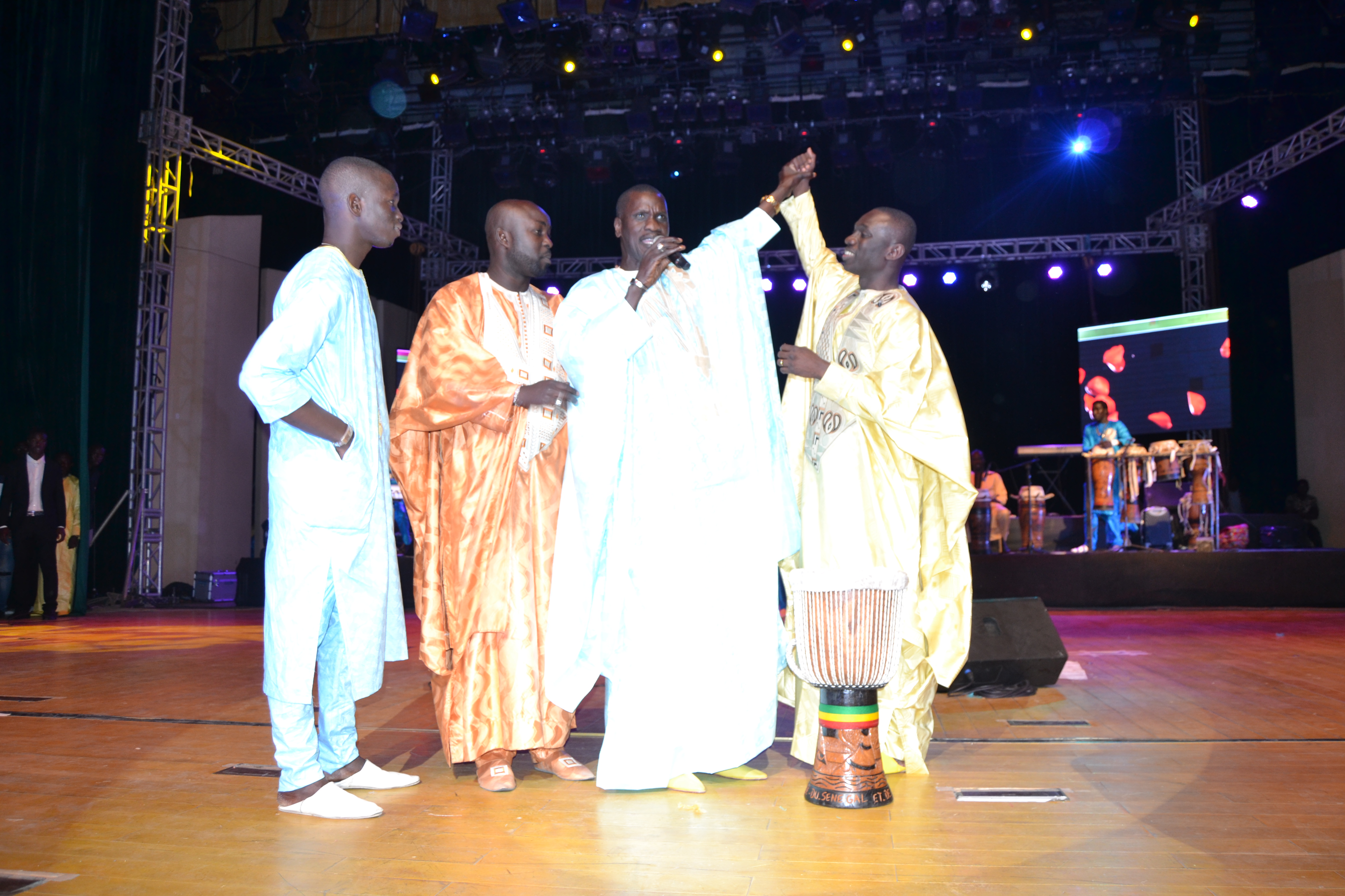 GOUDI FANS YI: Le chalenge day de Pape Diouf à guichet fermé au grand theatre.