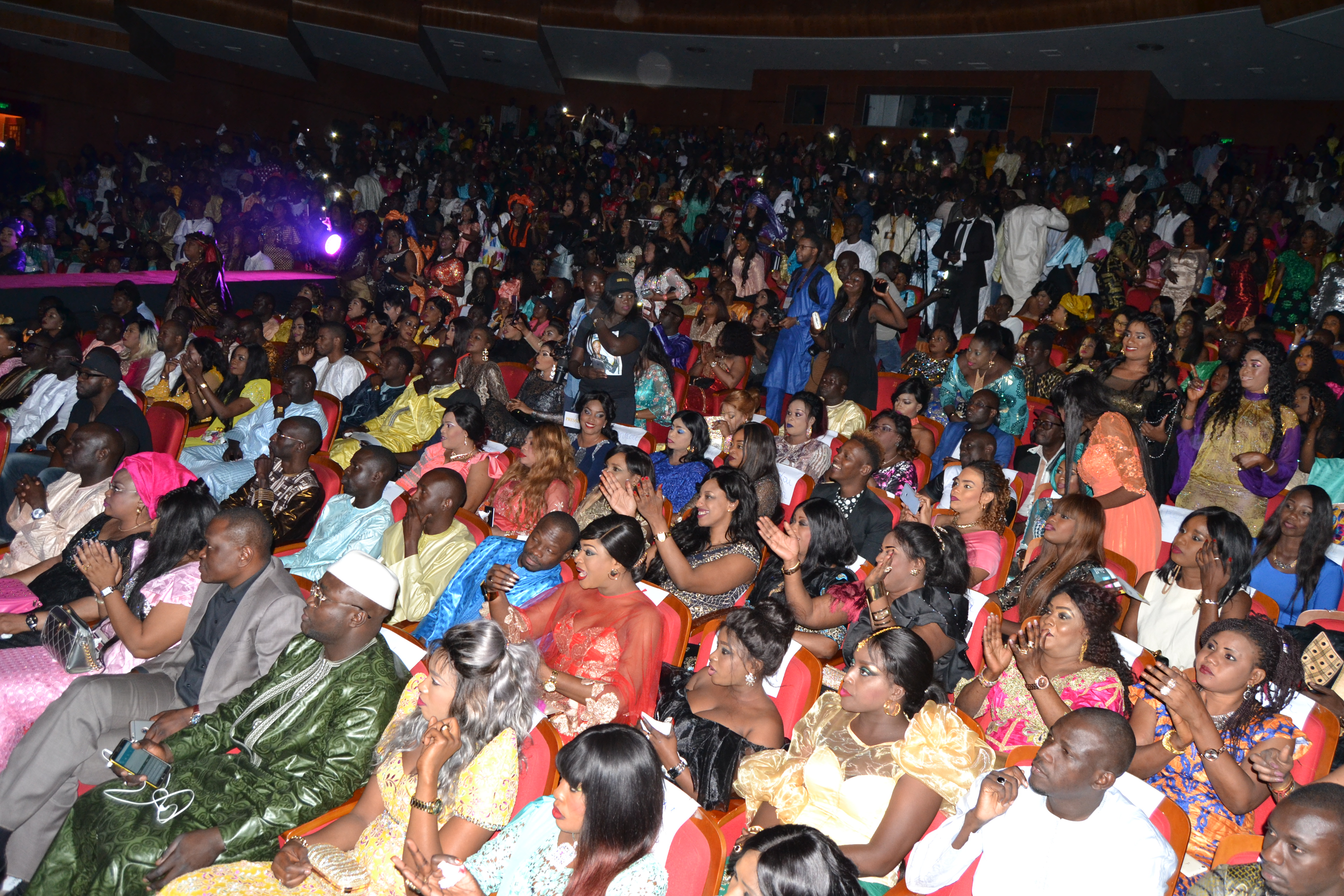 GOUDI FANS YI: Le chalenge day de Pape Diouf à guichet fermé au grand theatre.