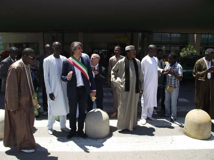 Italie: Serigne Mame Mor Mbacké accueilli à l’aéroport de Cagliari par M. Tomaso Antonio Locci, maire de Monserrato