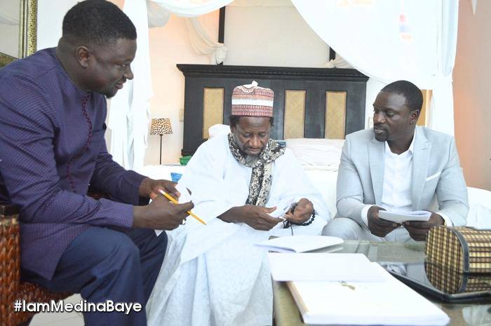 Akon et Thione Niang rendent visitent à Cheikh Mahi Cissé à Médina Baye...