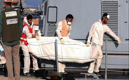 Des migrants mangés par des requins après le chavirement de leurs bateaux (Photos)