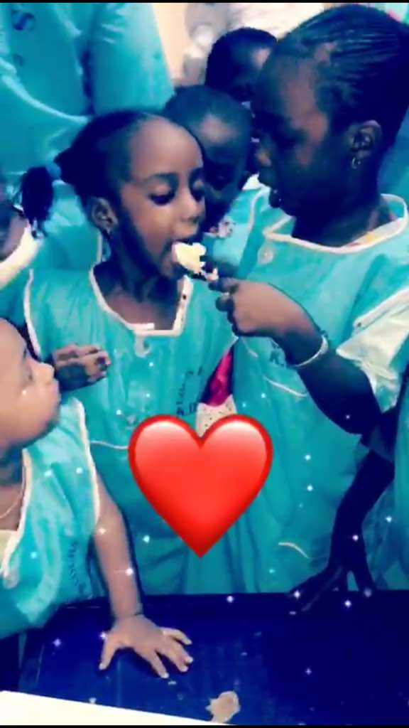 L'animateur Cheikh Sarr de Zik Fm fête l'anniversaire de sa fille avec ses camarades de classe.