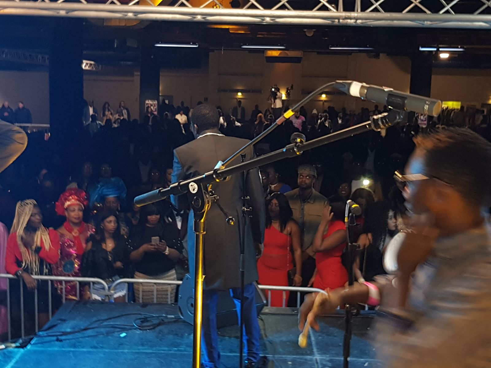 Fin d’année, Sidy diop et Assane Ndiaye  explosent le Palais des Congrès de Montreuil avec Rakhou Prod à Paris.