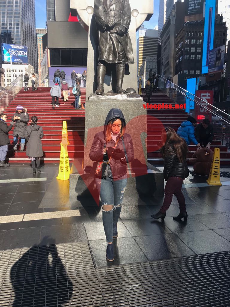 Aida Samb au plein coeur de New York (TIMESQUARE)