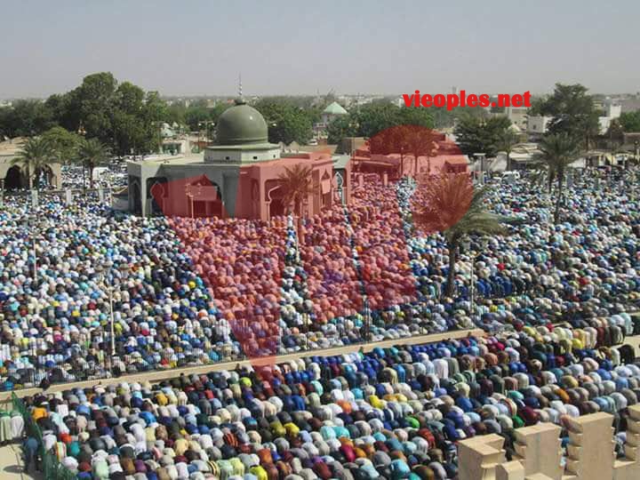 Prière de vendredi – La grande mosquée de Touba