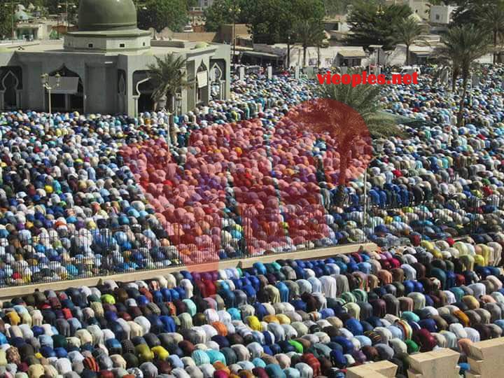 Prière de vendredi – La grande mosquée de Touba