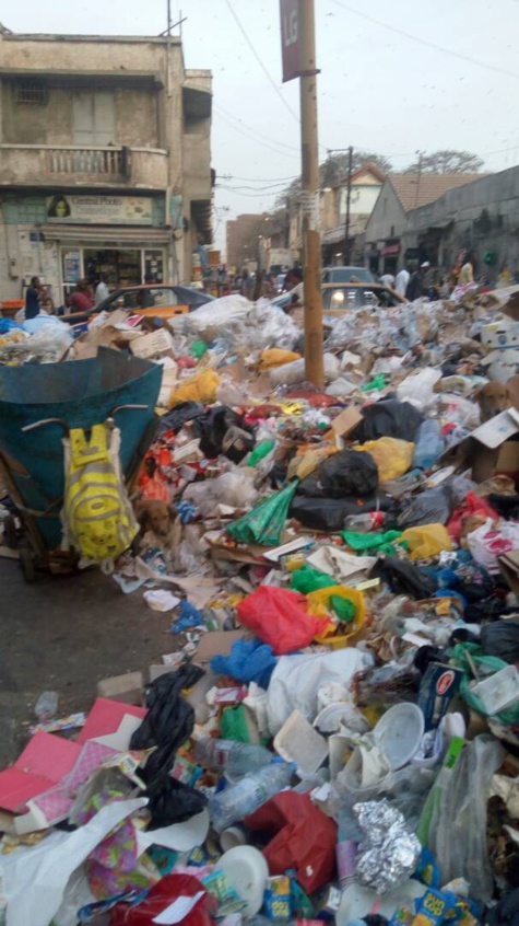 Grève des concessionnaires: Dakar aux allures de Mbeubeuss (Photos)