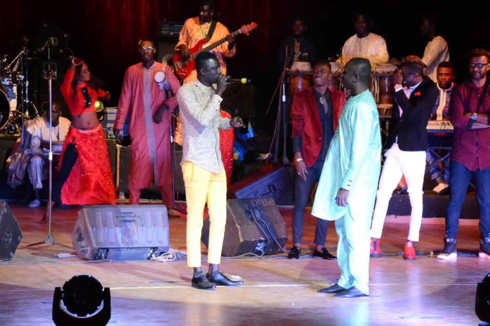 152 PHOTOS: Pape Diouf au Grand Théâtre avec Ousmane Diop Boston et Cheikh Sarr Zik Fm pour la nuit de la jeunesse.