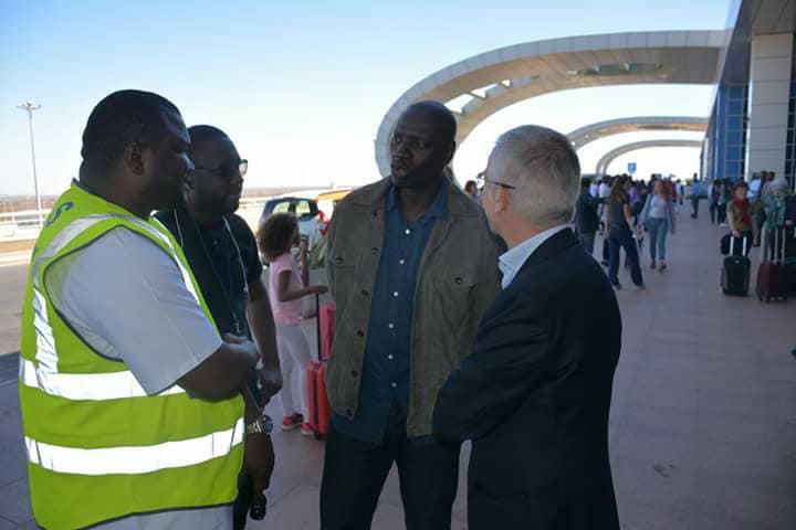 Les Photos du tournage du film  »Yao  » à l’Aéroport International Blaise Diagne par L’acteur producteur Omar SY