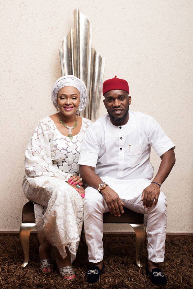 ( 05 Photos ) Jay-Jay Okocha fête son 20ème anniversaire de mariage