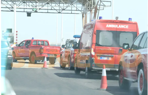 Voici l’ambulance qui convoie la dépouille de Cheikh Béthio à Touba sous haute escorte policière