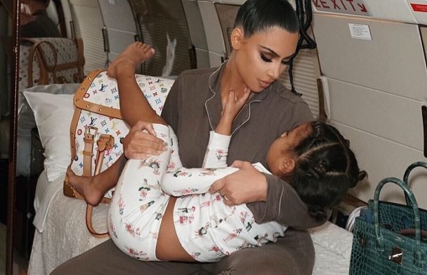 Kim Kardashian annonce la naissance de son quatrième enfant