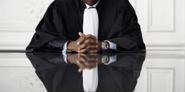 Ahmadou Bamba Diop gruge un avocat de 250.000 FCFA et disparait avec son véhicule