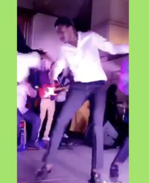 Mourir de rire Waly Seck imite la danse de Ndeye sy