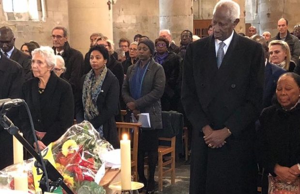 ABDOU DIOUF ET SON ÉPOUSE ÉLISABETH À LA MESSE POUR COLETTE SENGHOR