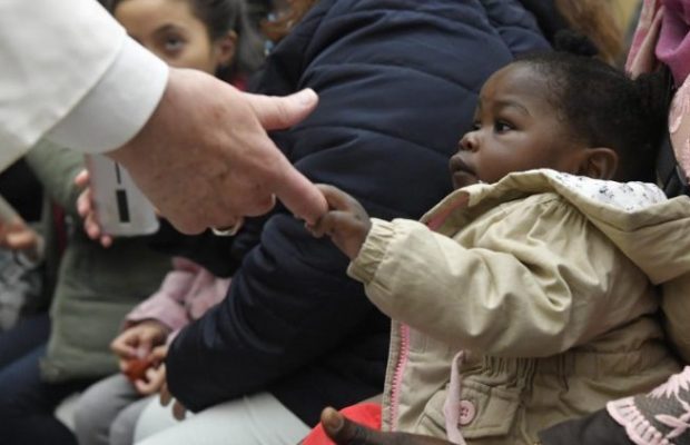 Vatican : Le Pape François se solidarise avec un enfant du Sénégal