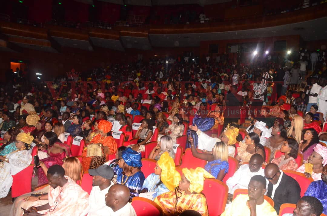 L'intégralité de la réussite de l'entrée de Tarba Mbaye au grand théâtre, les plus belles "Sagne Sé" ont répondu. Regardez