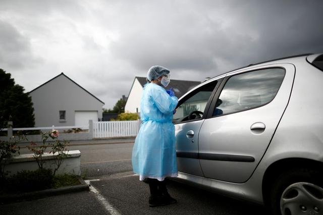 Près de 17.000 nouvelles contaminations au Covid-19 en 24 heures en France, un chiffre sans précédent