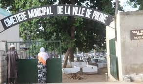 VIDEO: LES TEMPS FORTES DU DÉSHERBAGES AU CIMETIERE DE PIKINE