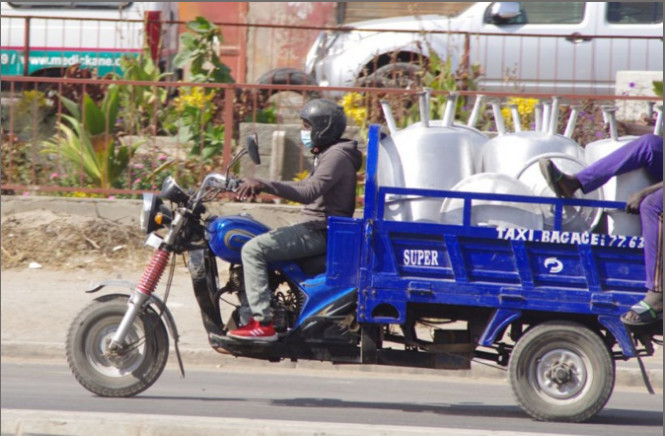 Dakar et ses légendaires bouchons: Les tricycles font le bonheur des commerçants et de leurs conducteurs