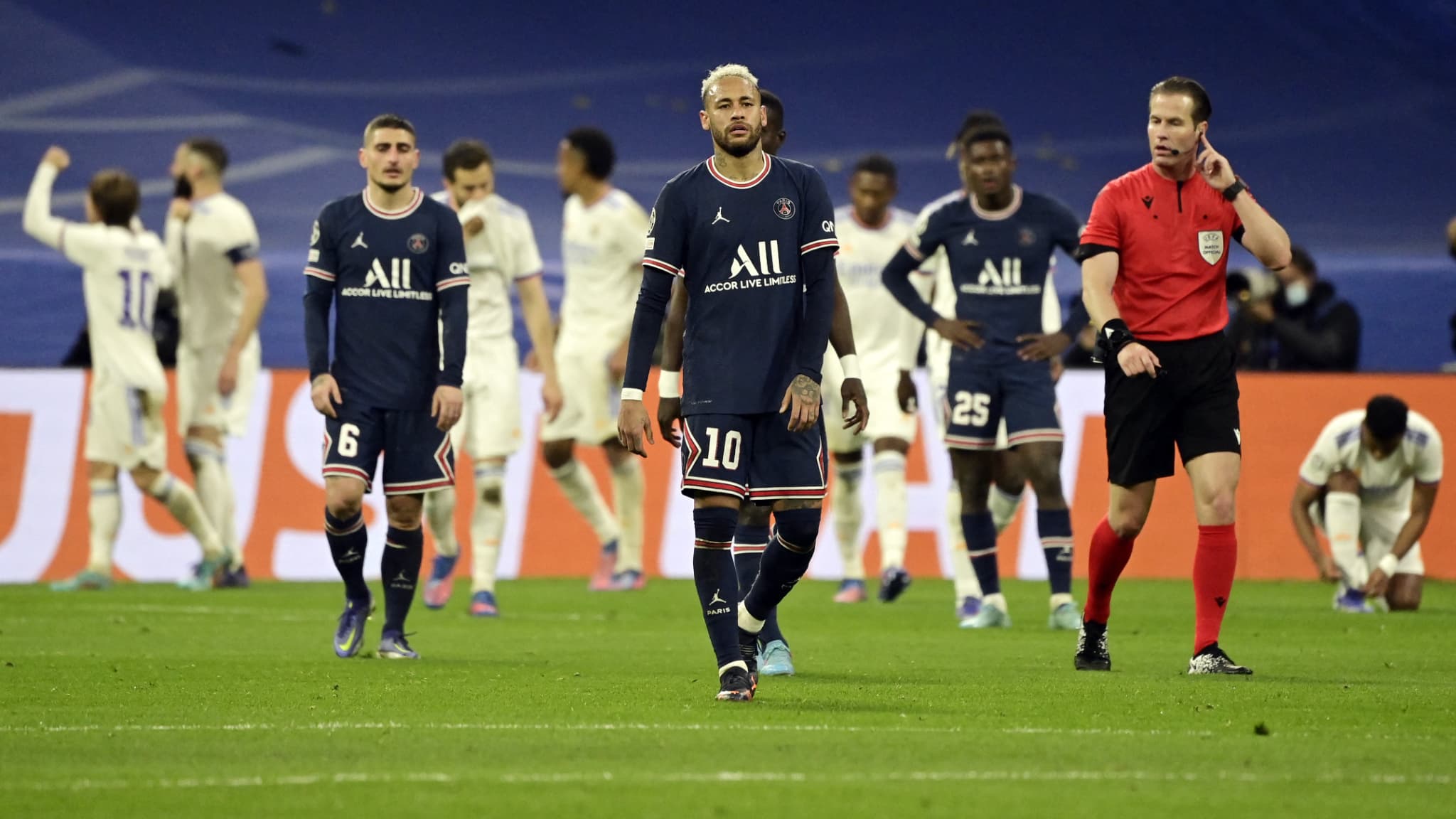 Elimination du PSG : Neymar et Donnarumma auraient eu un accrochage dans le vestiaire !