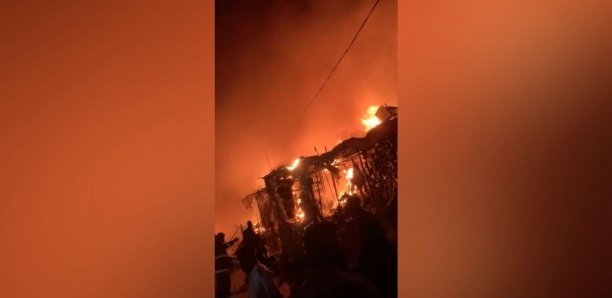 Incendie au marché Ocass : Un magasin consumé par le feu