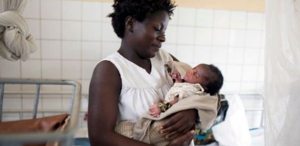 Période postnatale : 60 recommandations pour aider les femmes et les nouveau-nés (OMS)