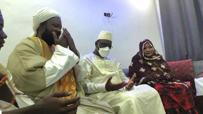 Condoléances : le président Macky Sall rend visite à la famille du regretté Cheikh Mansour Niass