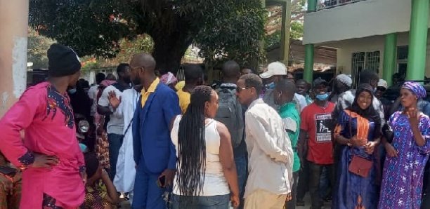 Guinée : Pour du riz, des artistes envahissent le ministère de la culture