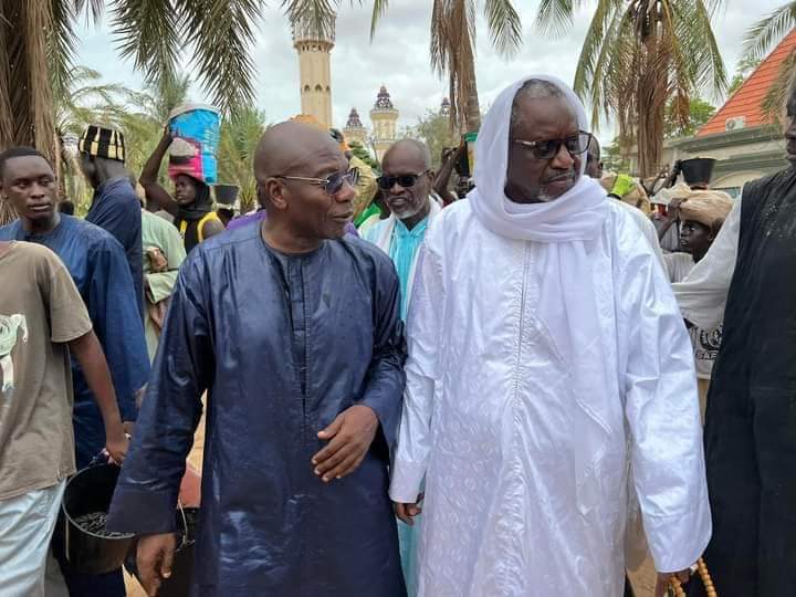 Serigne Mourtada Mom Serigne Fallou Mbacké rend visite à Serigne Saliou Ndigueul Thioune lors des activités du « Sêk » à Matlaboul Fawzayni