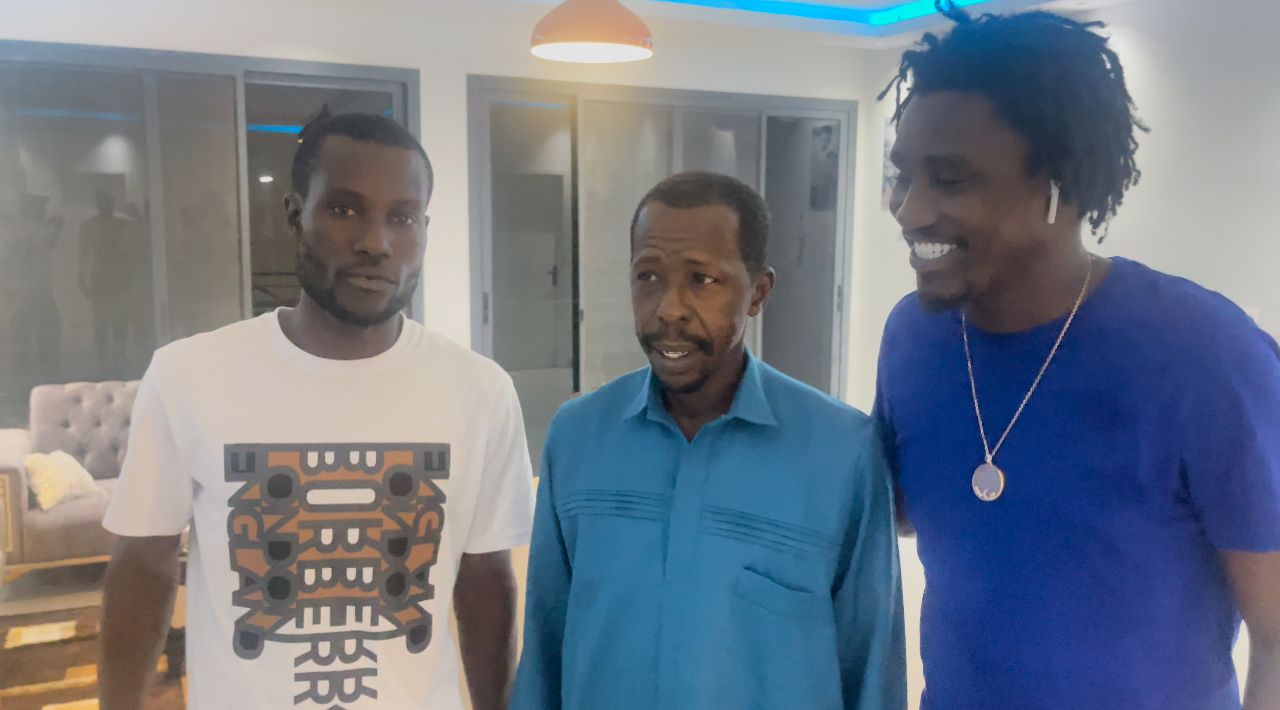 Wally B Seck rend visite à Cheikh Amar après ses térangans lors des récoltes de Khelcome