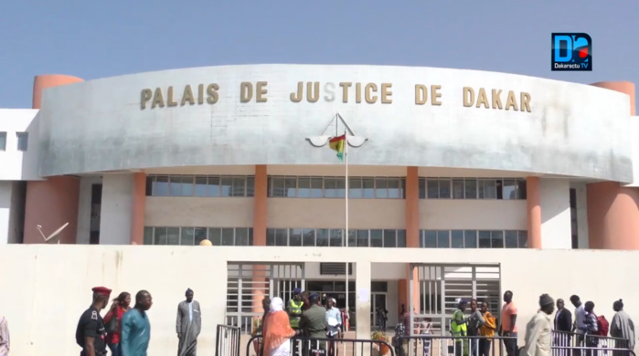 Tribunal de Dakar : pour manque d’assurance à la conduite, le laveur D.D prend la fuite devant la police et prend 2 mois d’emprisonnement.