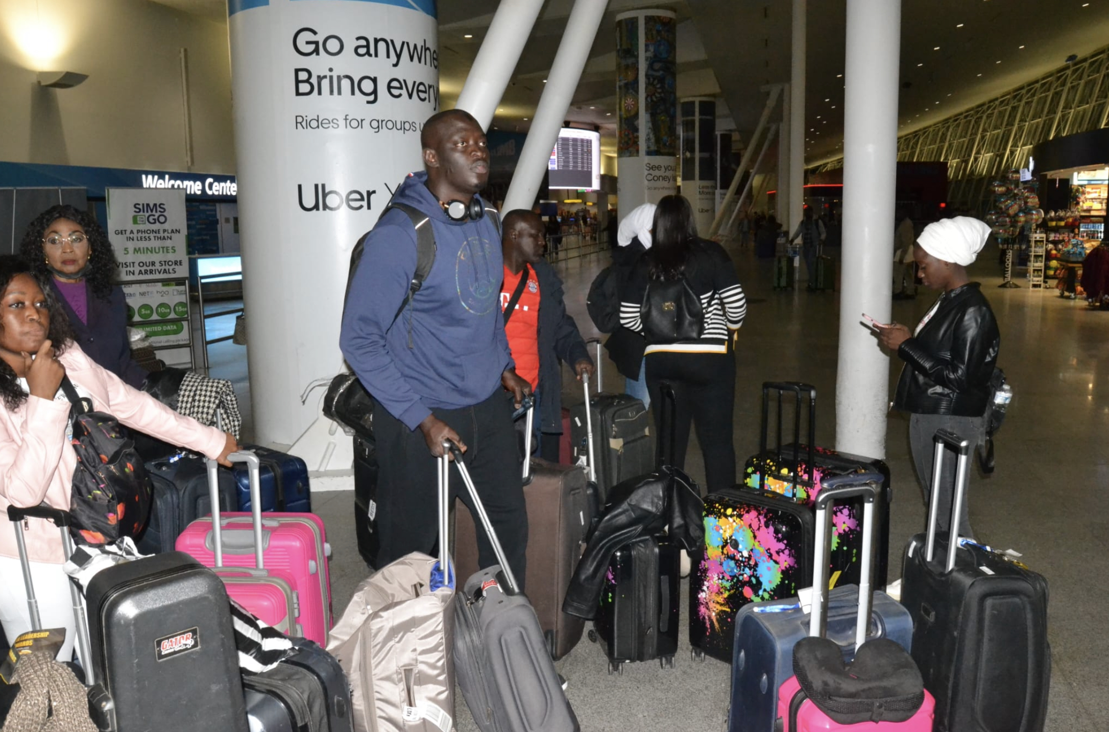 En images arrivés de l’épouse de MBAYE DIEYE FAYE Mame Ndiaye sa fille Thiane Carlou D et le staff de Promo Consulting du Pdt Mbagnick Diop a New York pour les A.L.A