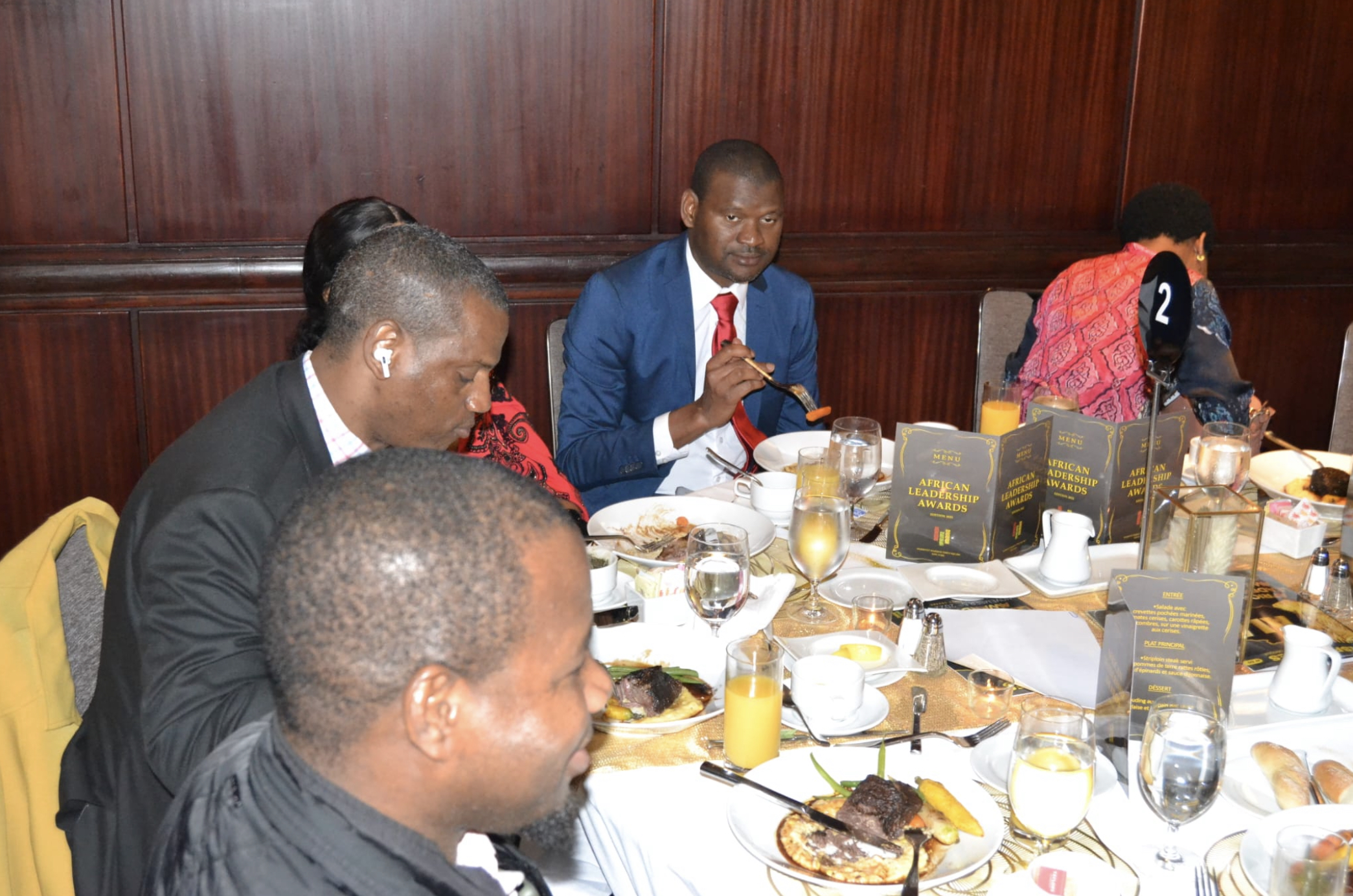 En images du gala des African Leadership Awards avec le groupe Promo Consulting et le MEDS du Pdt Mbagnick Diop au Marriot Marquis Time Square de New York.