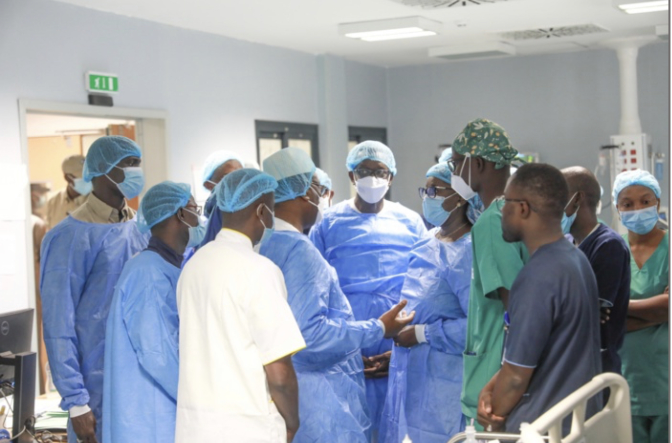 Photos: Le Président Macky Sall au chevet des blessés à l’hôpital de Kaffrine