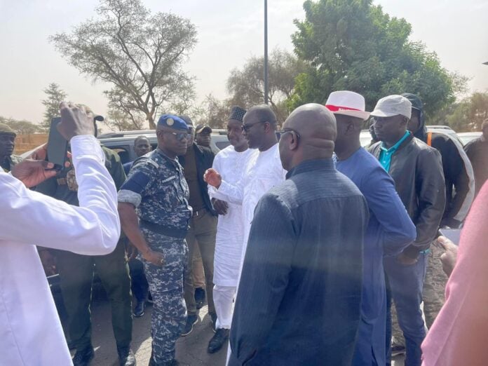 Mbacké: Les leaders de la coalition Yewwi Askan Wi bloqués à l’entrée de la ville (photos)