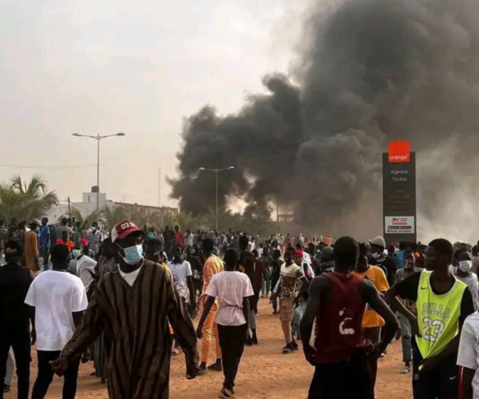 Contre-effets des manifs de Mbacké : les élèves suspendent les cours…, Les lycéens de Gassane exigent la libération d’un professeur