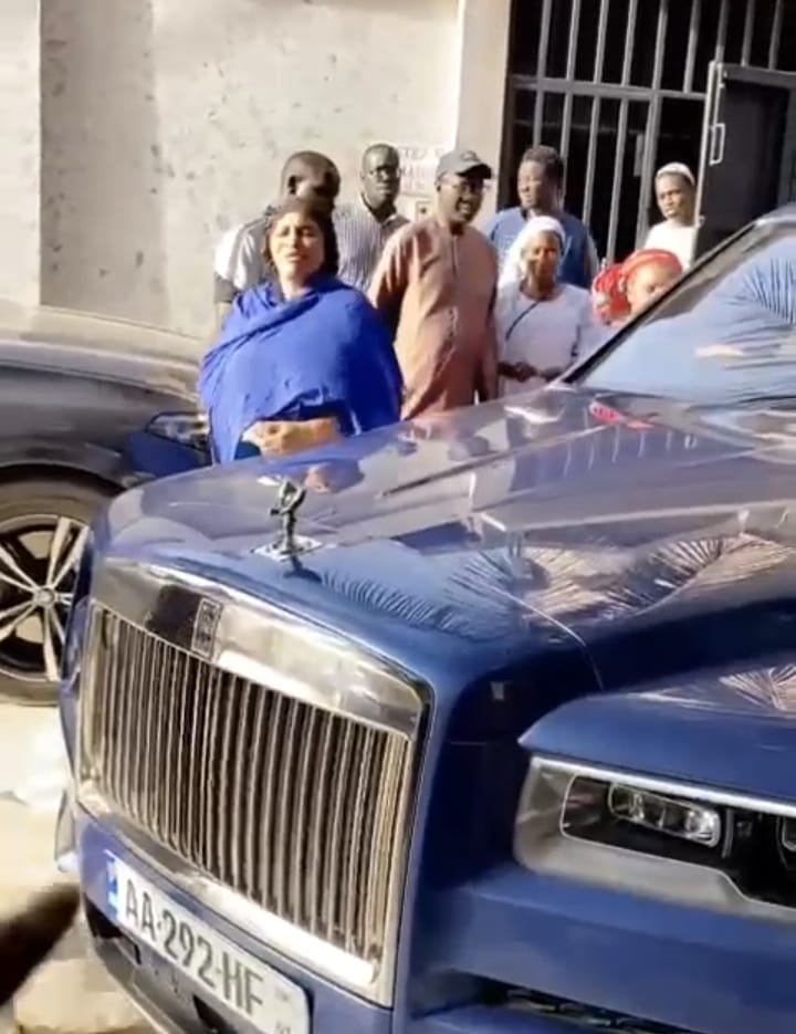 URGENT UNE VOITURE DE 400 MILLIONS: Ho quel geste de Waly Seck à sa maman Kiné Diouf Diaga le jour