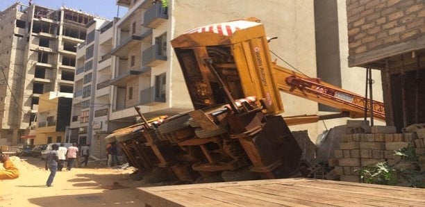 Sicap Liberté 3 : une grue s’écrase sur une maison