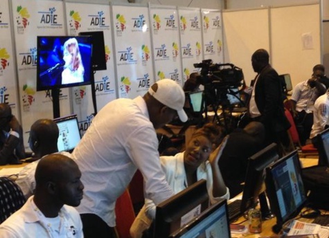 Direct sommet Francophonie : La galère de la presse au centre de conférence de Diamniadio