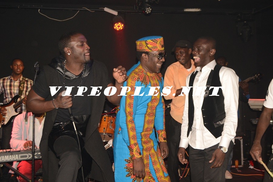 12 Photos :"Rakadiou show" avec Pape Diouf : Akon "Tothie na" Baramundi